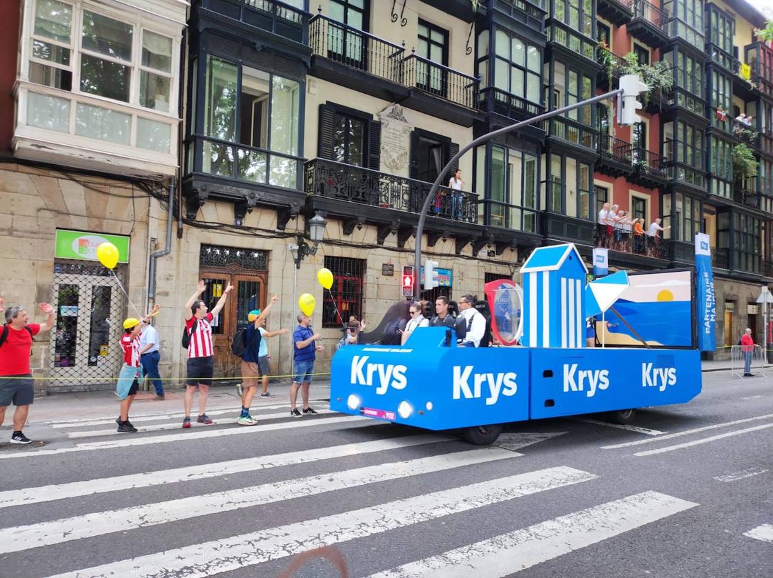 La caravana publicitaria del Tour en Bilbao El Correo